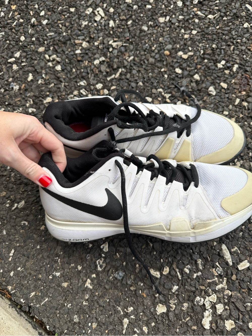 Men’s Nike tennis sneakers